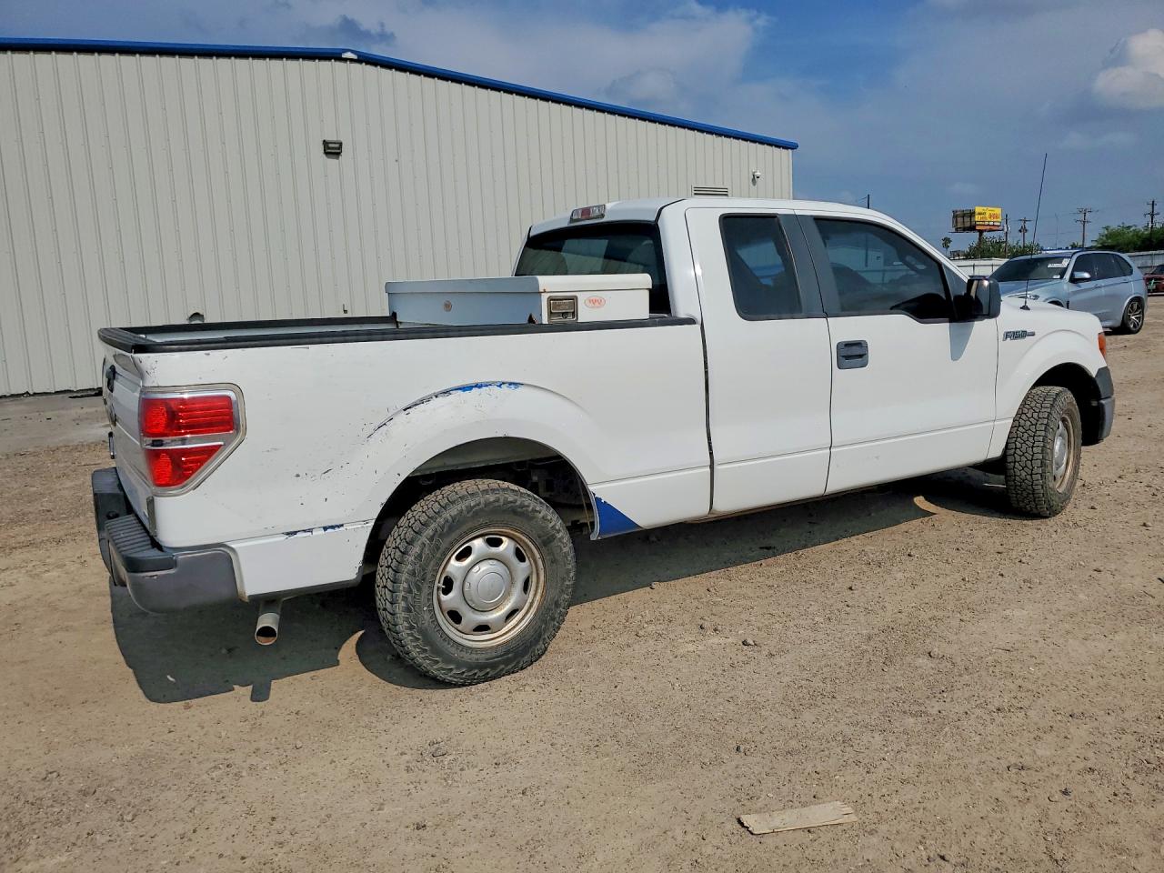 2011 Ford F150 Super Cab White vin: 1FTEX1CM9BFC21781