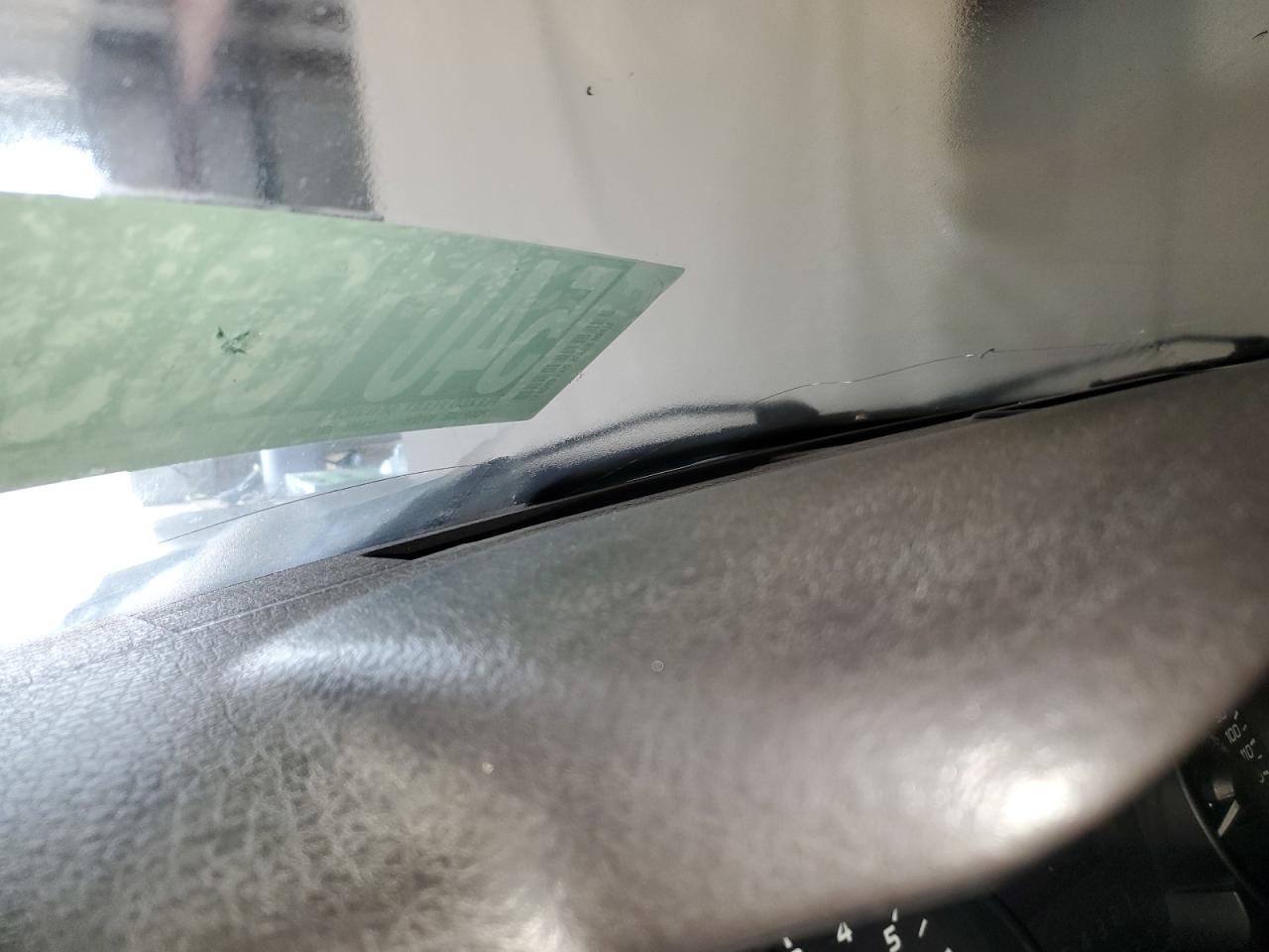 2011 Ford F150 Super Cab White vin: 1FTEX1CM9BFC21781 Damage: Windshield, Cracked, > 12 Inches