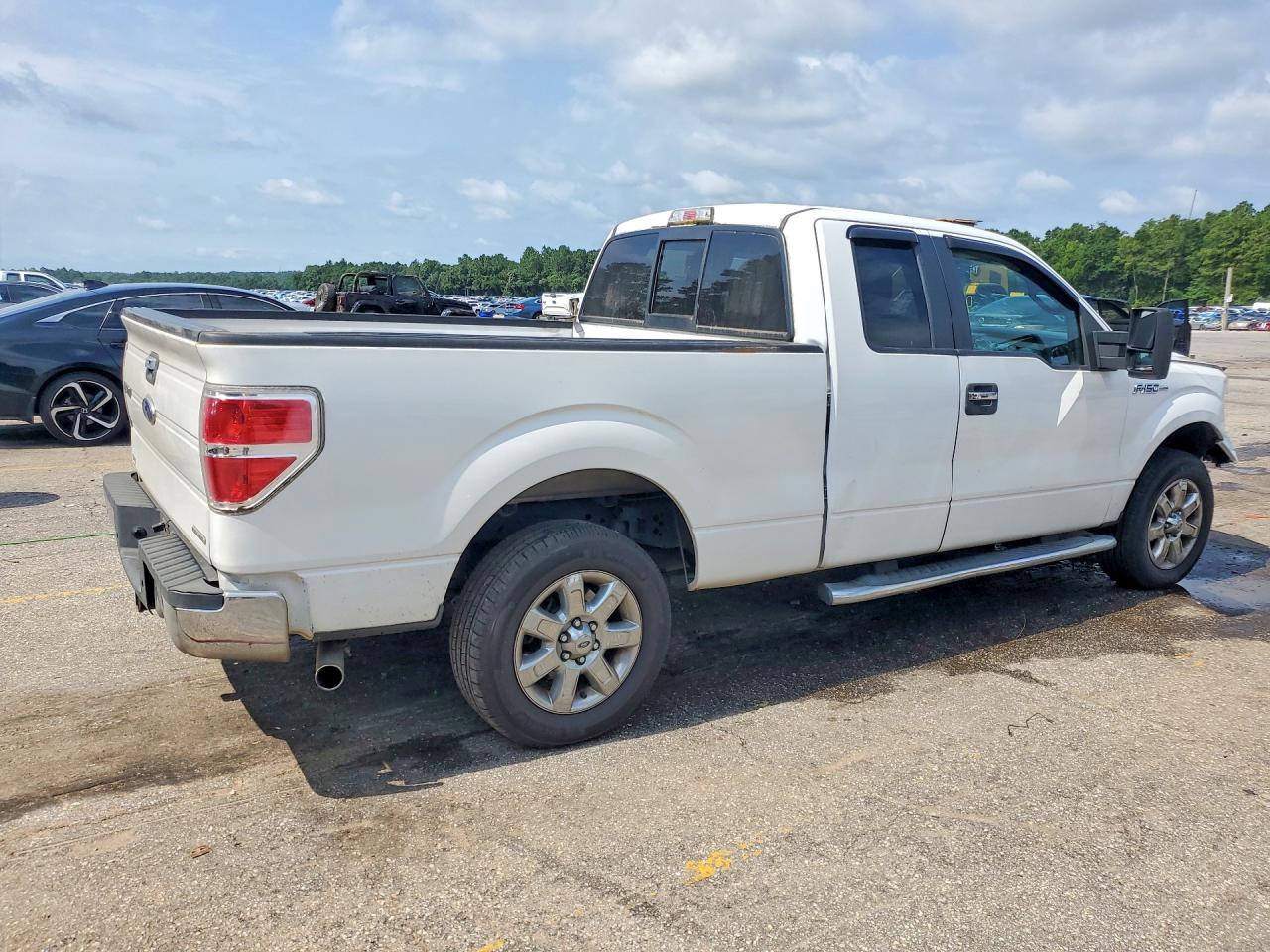 2014 Ford F150 Super Cab White vin: 1FTEX1CM9EFB06960