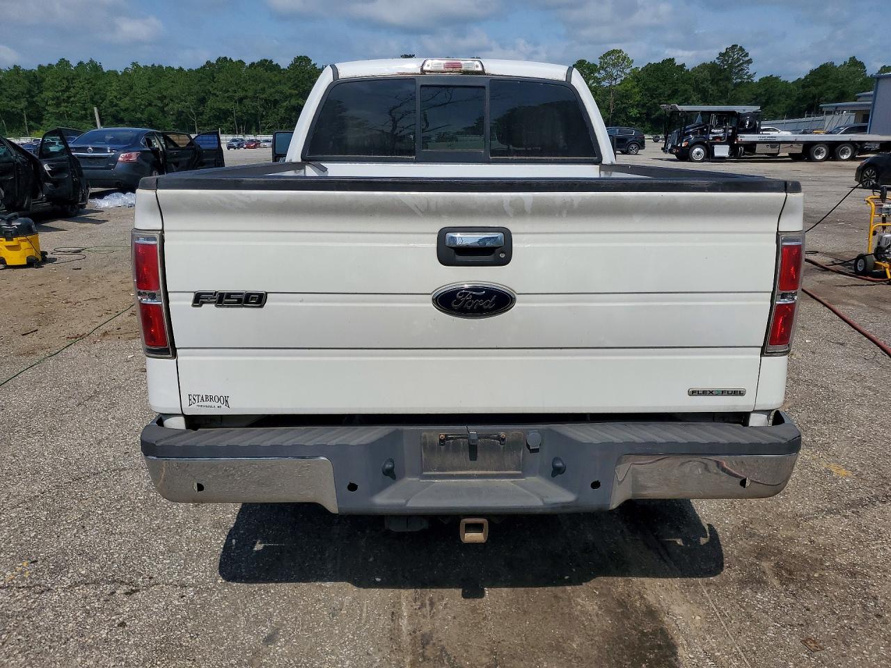2014 Ford F150 Super Cab White vin: 1FTEX1CM9EFB06960