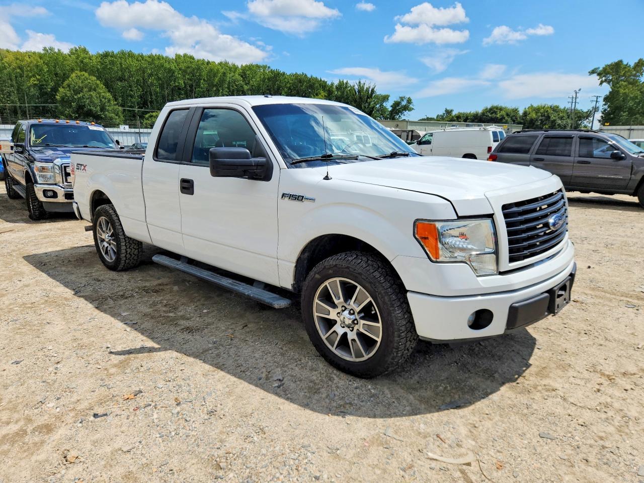 2014 Ford F150 Super Cab White vin: 1FTEX1CM9EFB67676