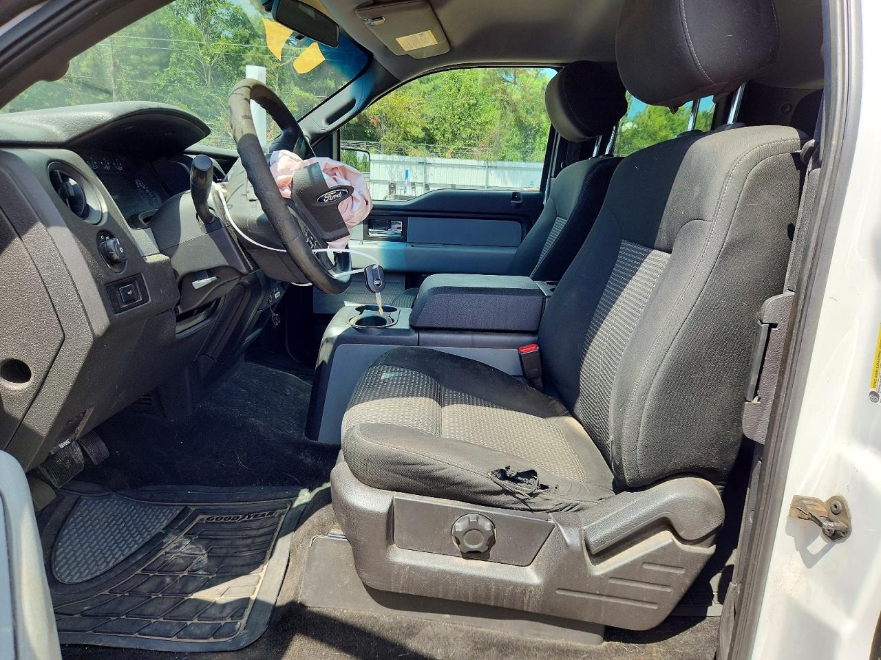 2014 Ford F150 Super Cab White vin: 1FTEX1CM9EFB67676