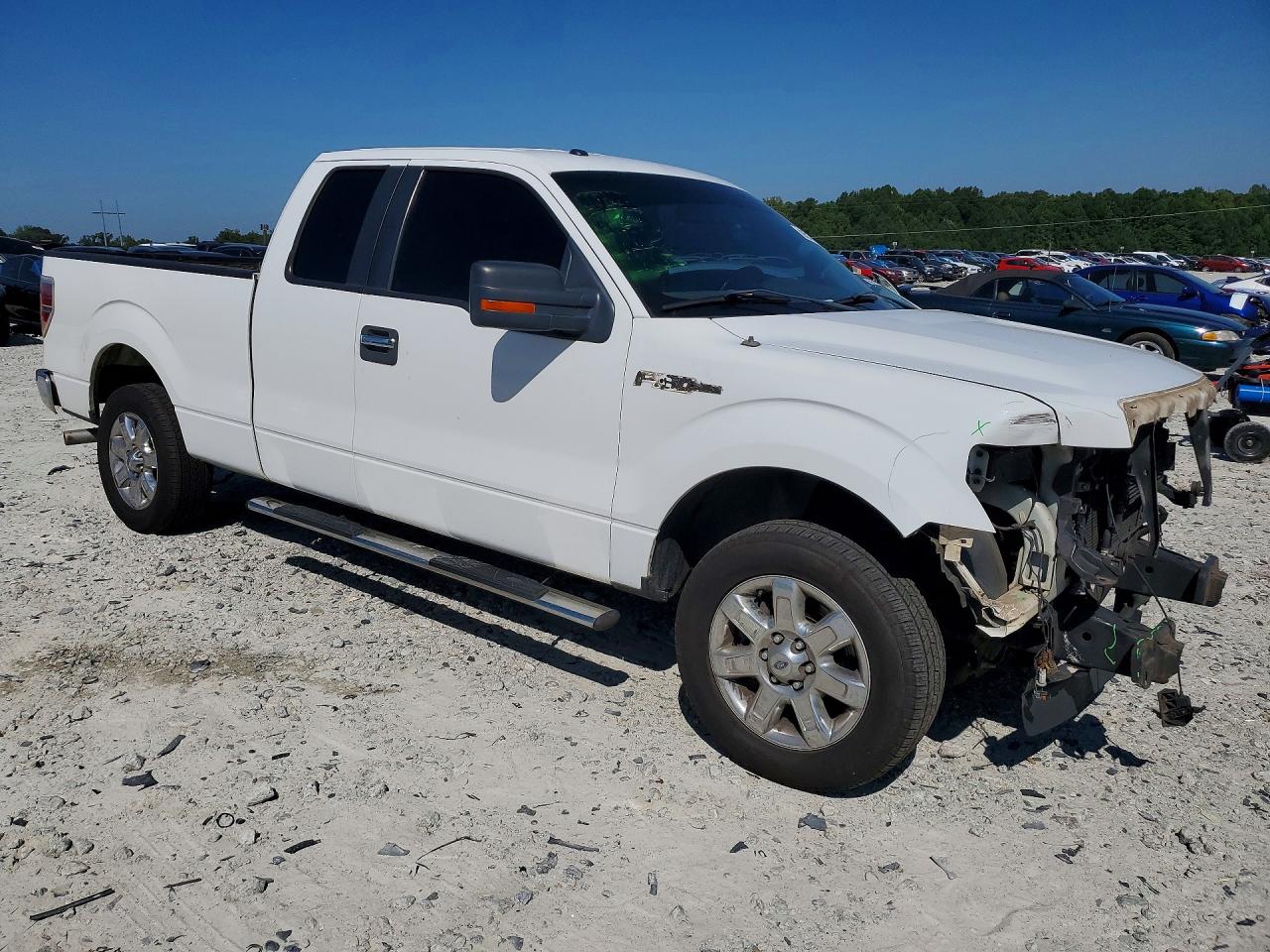 2013 Ford F150 Super Cab White vin: 1FTEX1CMXDFD44590