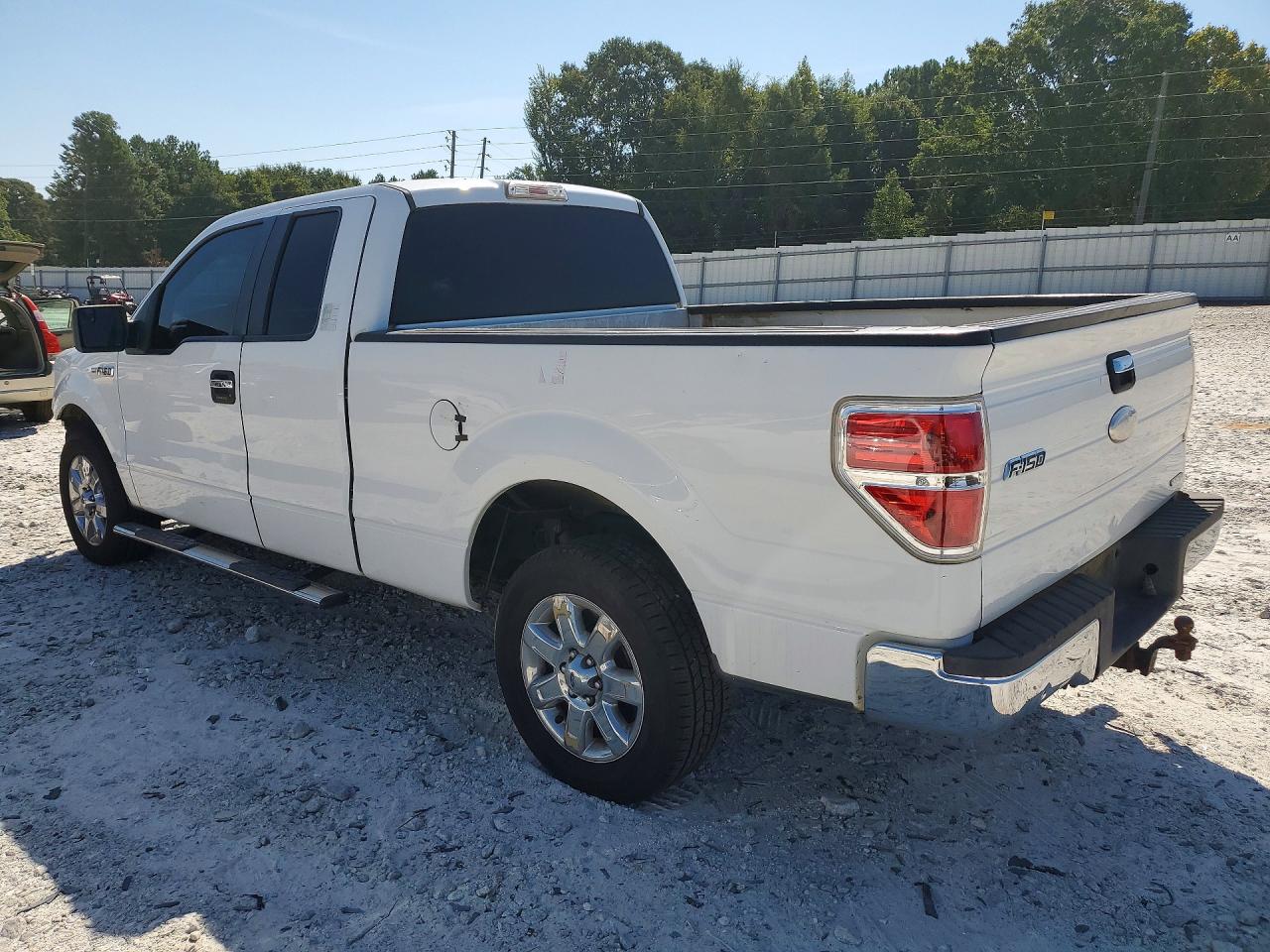 2013 Ford F150 Super Cab White vin: 1FTEX1CMXDFD44590