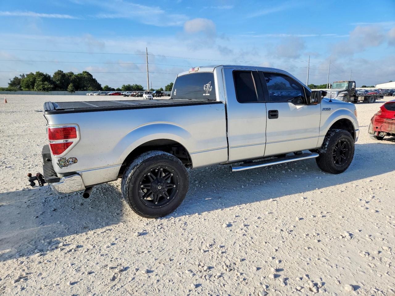 2013 Ford F150 Super Cab Silver vin: 1FTEX1CMXDFE06344