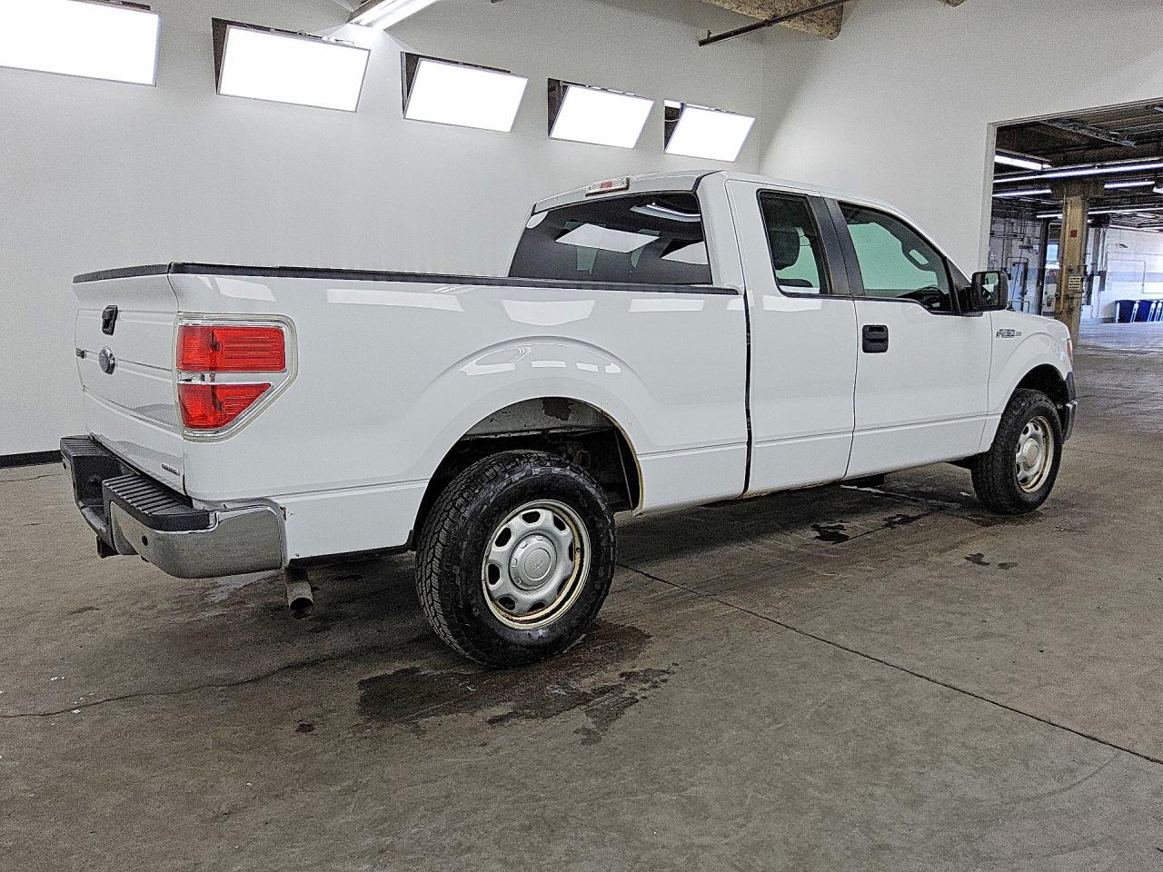 2014 Ford F150 Super Cab White vin: 1FTEX1CMXEKE61448
