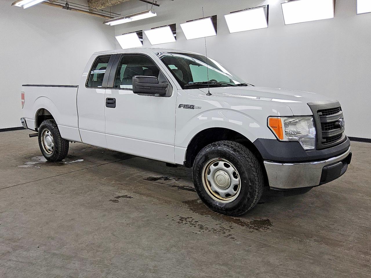 2014 Ford F150 Super Cab White vin: 1FTEX1CMXEKE61448