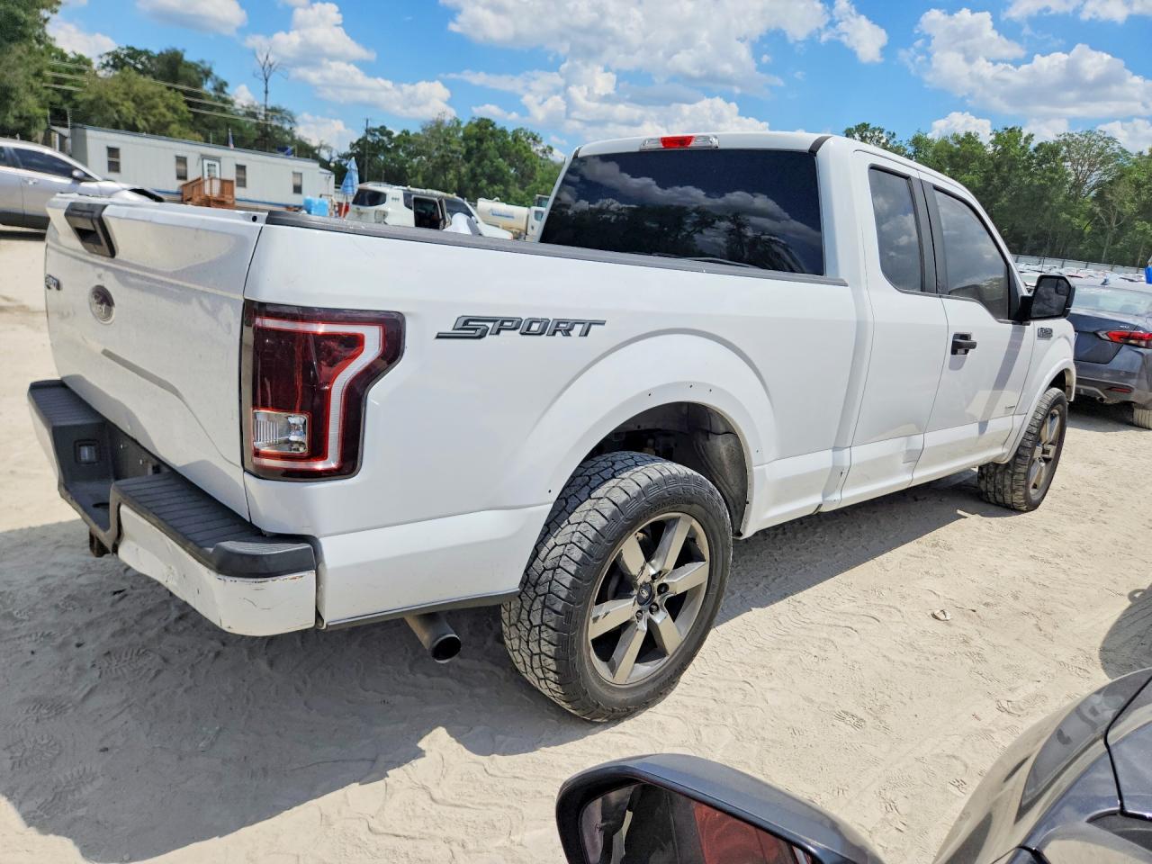 2015 Ford F150 Super Cab White vin: 1FTEX1CP6FFA67546