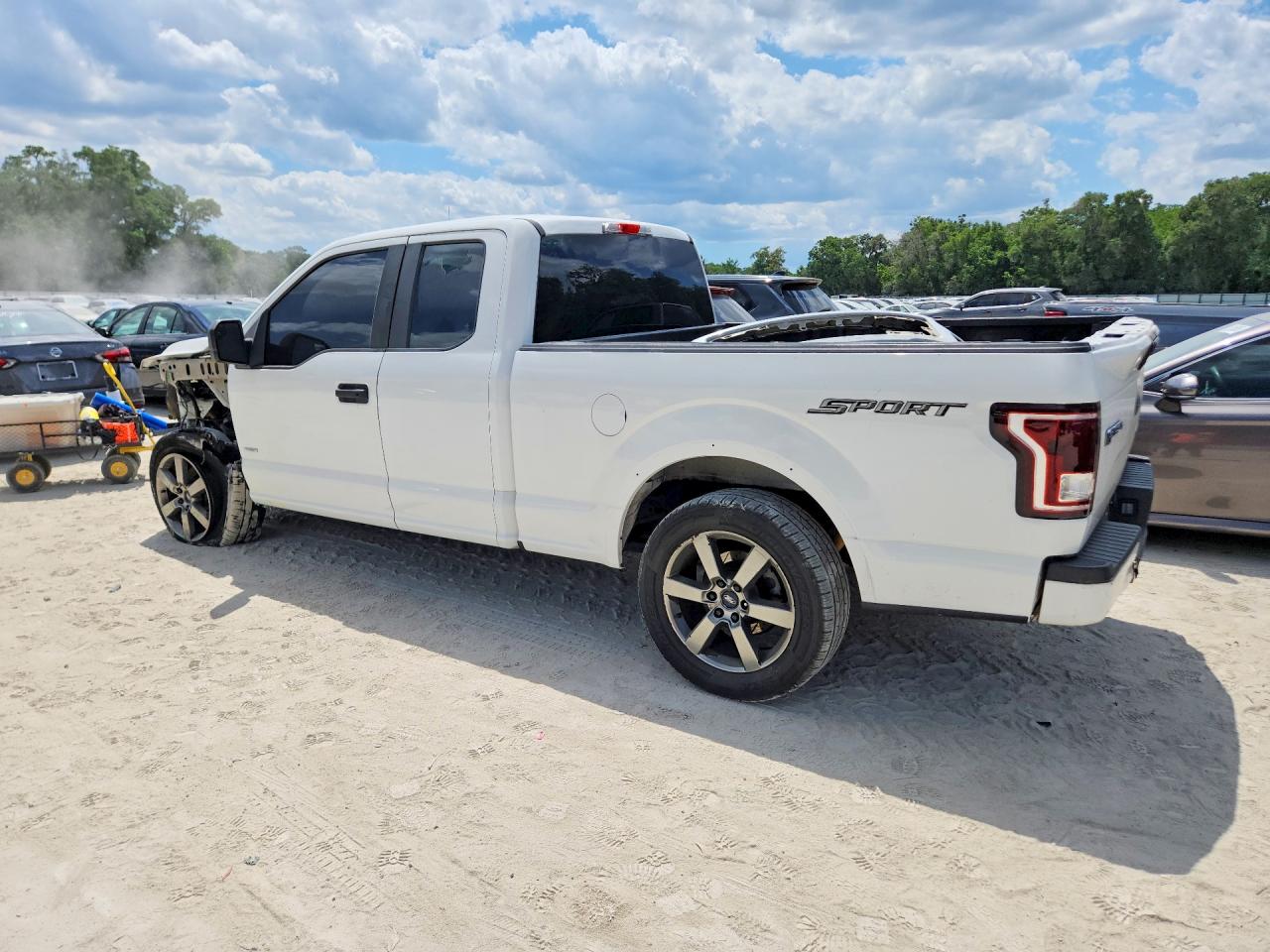 2015 Ford F150 Super Cab White vin: 1FTEX1CP6FFA67546