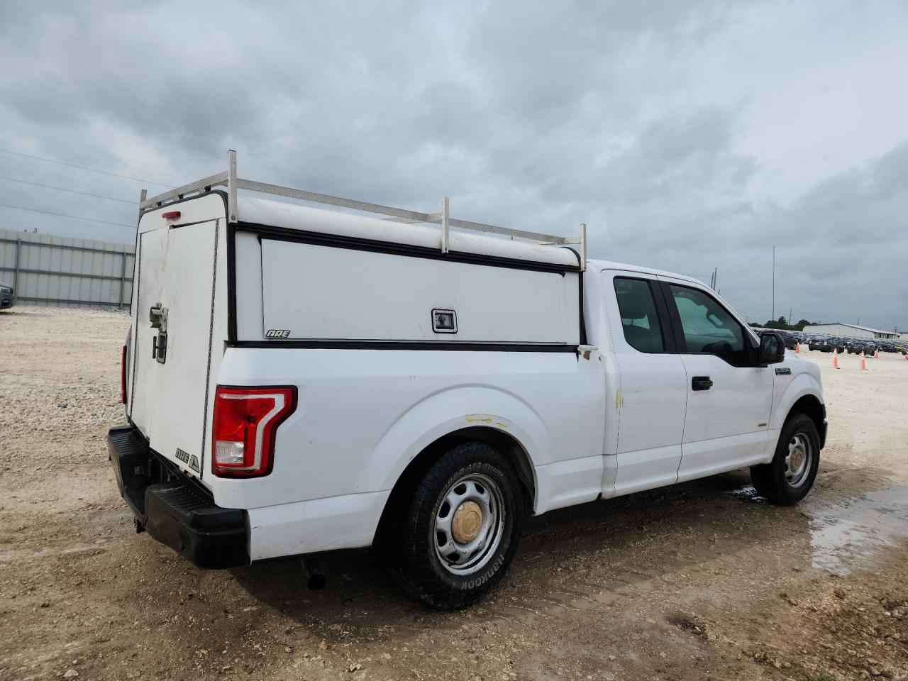 2015 Ford F150 Super Cab Белый vin: 1FTEX1CP9FKD22004 Damage: Right Rear Door, Dent(S) W/ Paint Dmg, 3 To 4 Inches