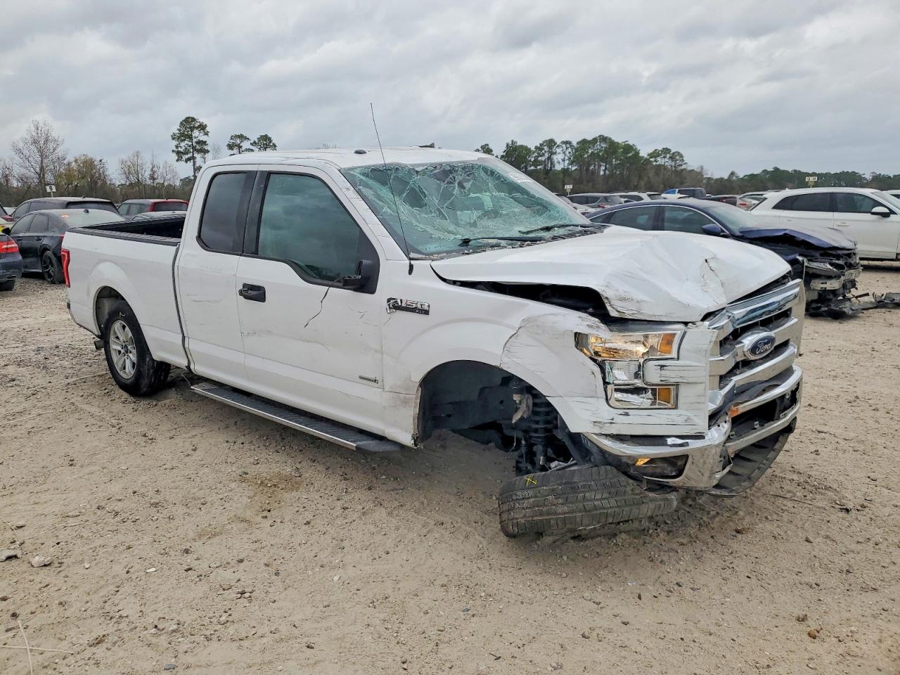 2015 Ford F150 Super Cab White vin: 1FTEX1CPXFKE14562