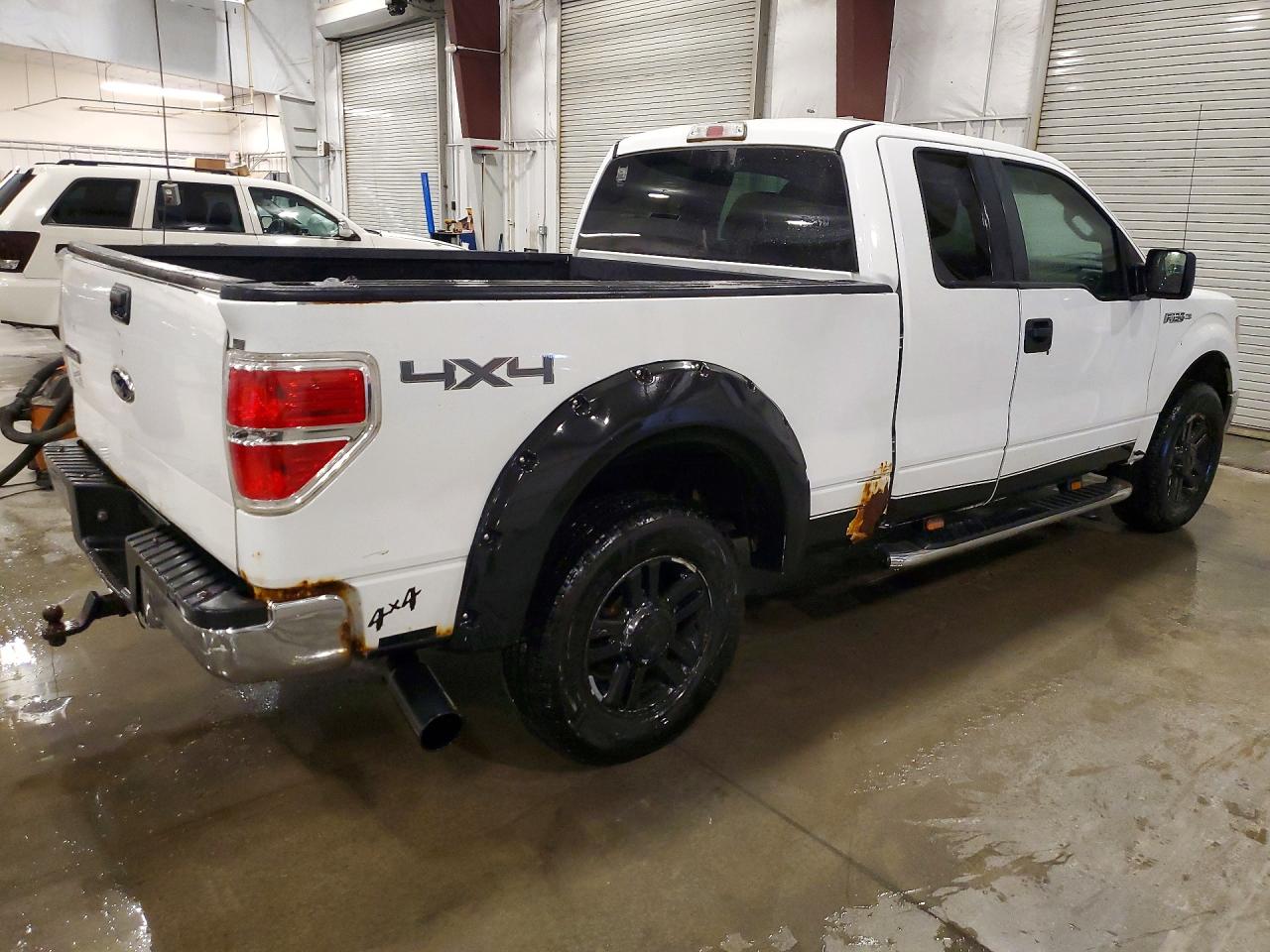 2010 Ford F150 Super Cab White vin: 1FTEX1E80AKC10903
