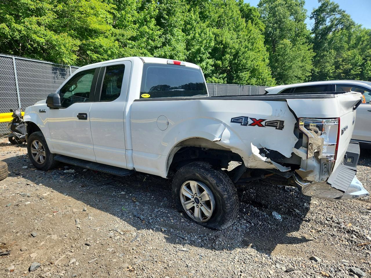 2015 Ford F150 Super Cab White vin: 1FTEX1E81FFB05349