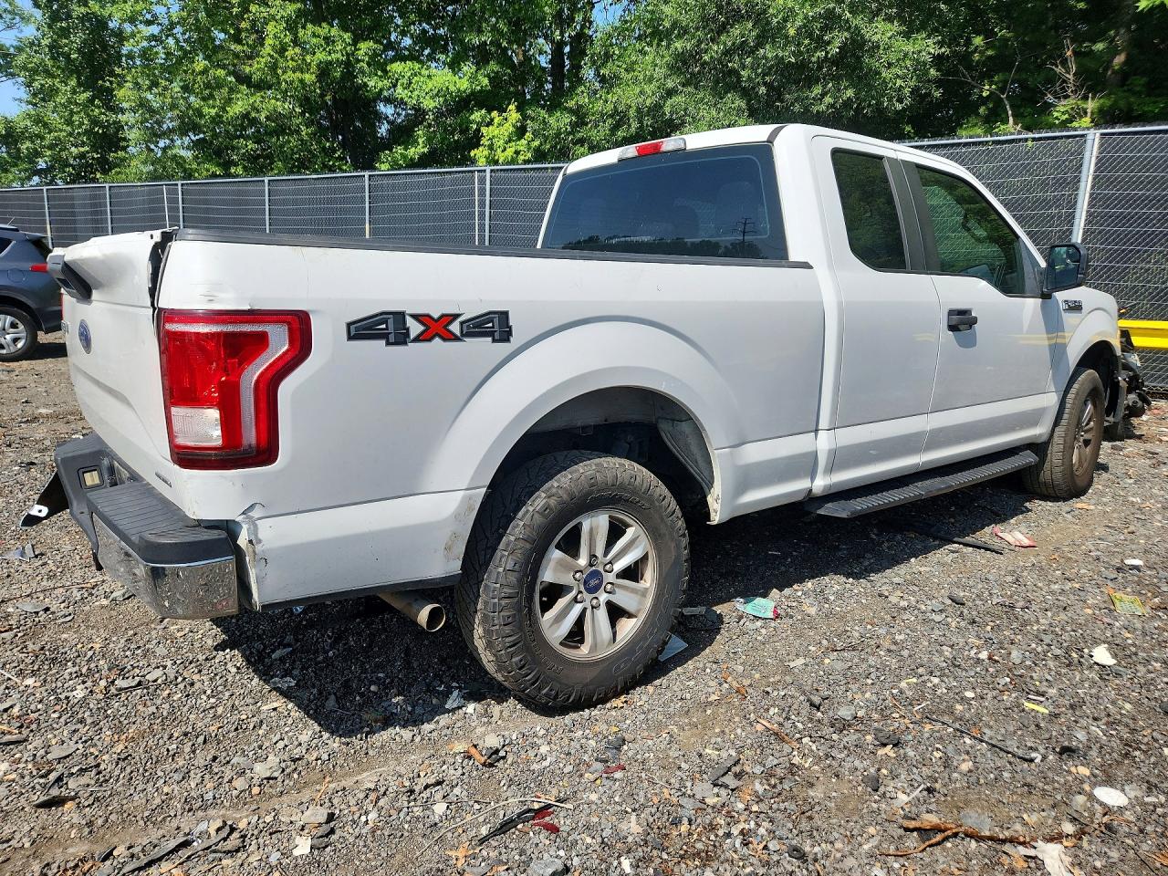 2015 Ford F150 Super Cab White vin: 1FTEX1E81FFB05349