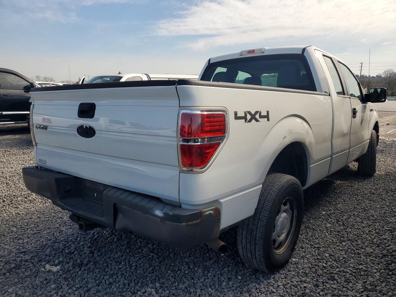 2010 Ford F150 Super Cab Белый vin: 1FTEX1E82AFA60138