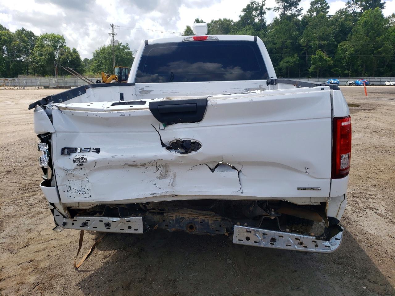 2015 Ford F150 Super Cab White vin: 1FTEX1E84FKE44176