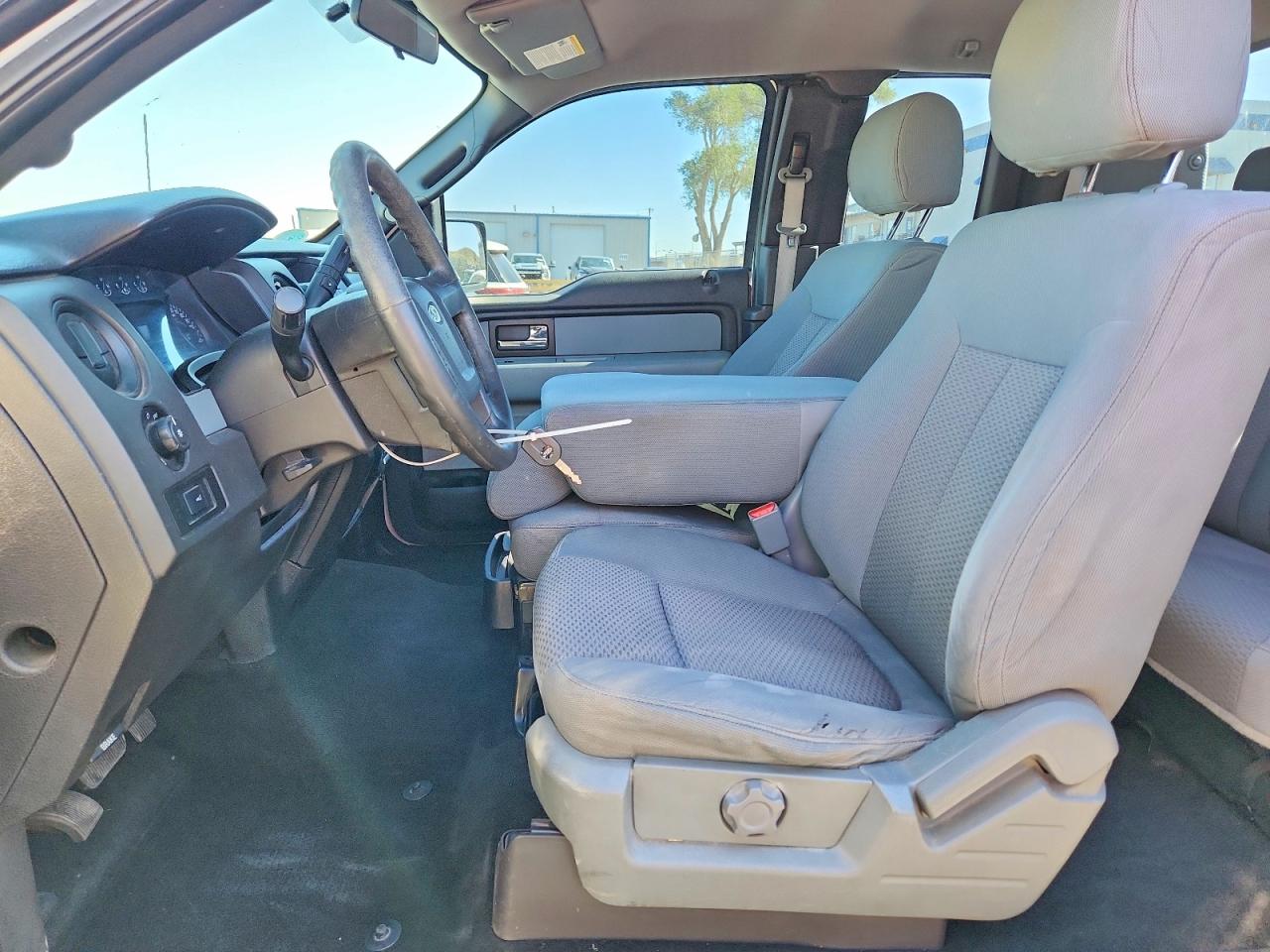 2013 Ford F150 Super Cab White vin: 1FTEX1EM0DFD83122