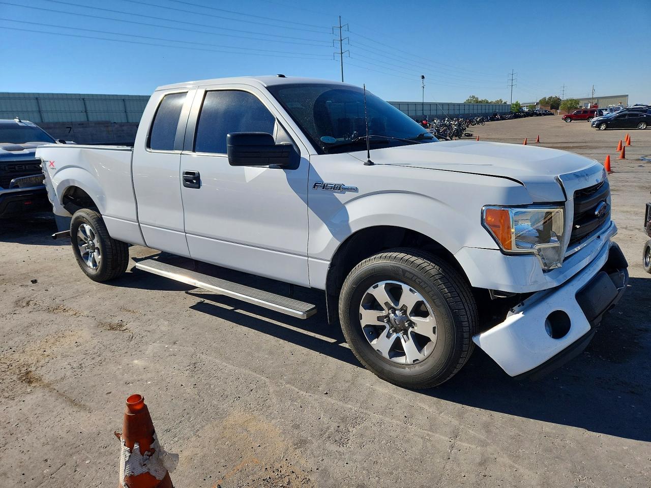 2013 Ford F150 Super Cab White vin: 1FTEX1EM0DFD83122