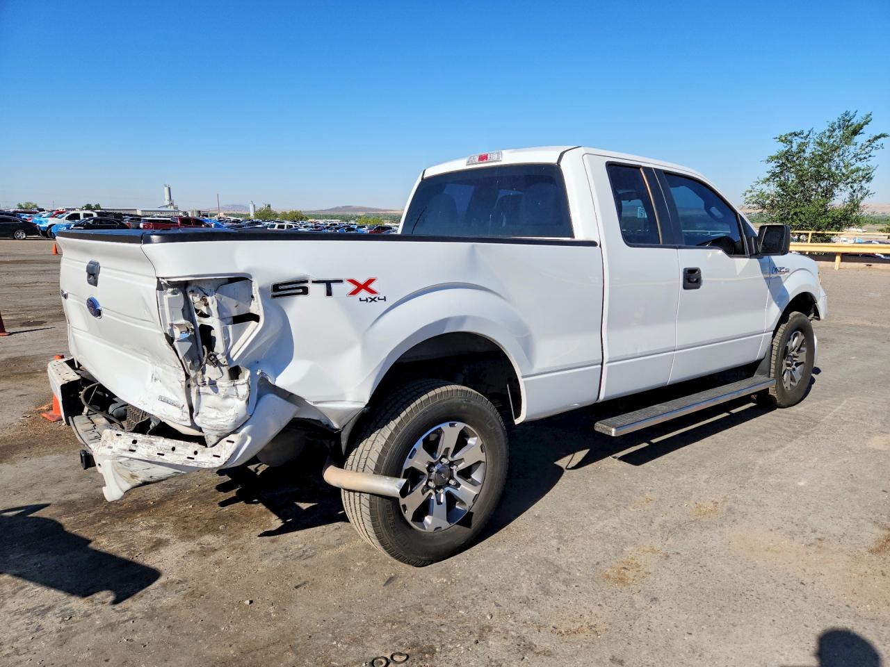 2013 Ford F150 Super Cab White vin: 1FTEX1EM0DFD83122