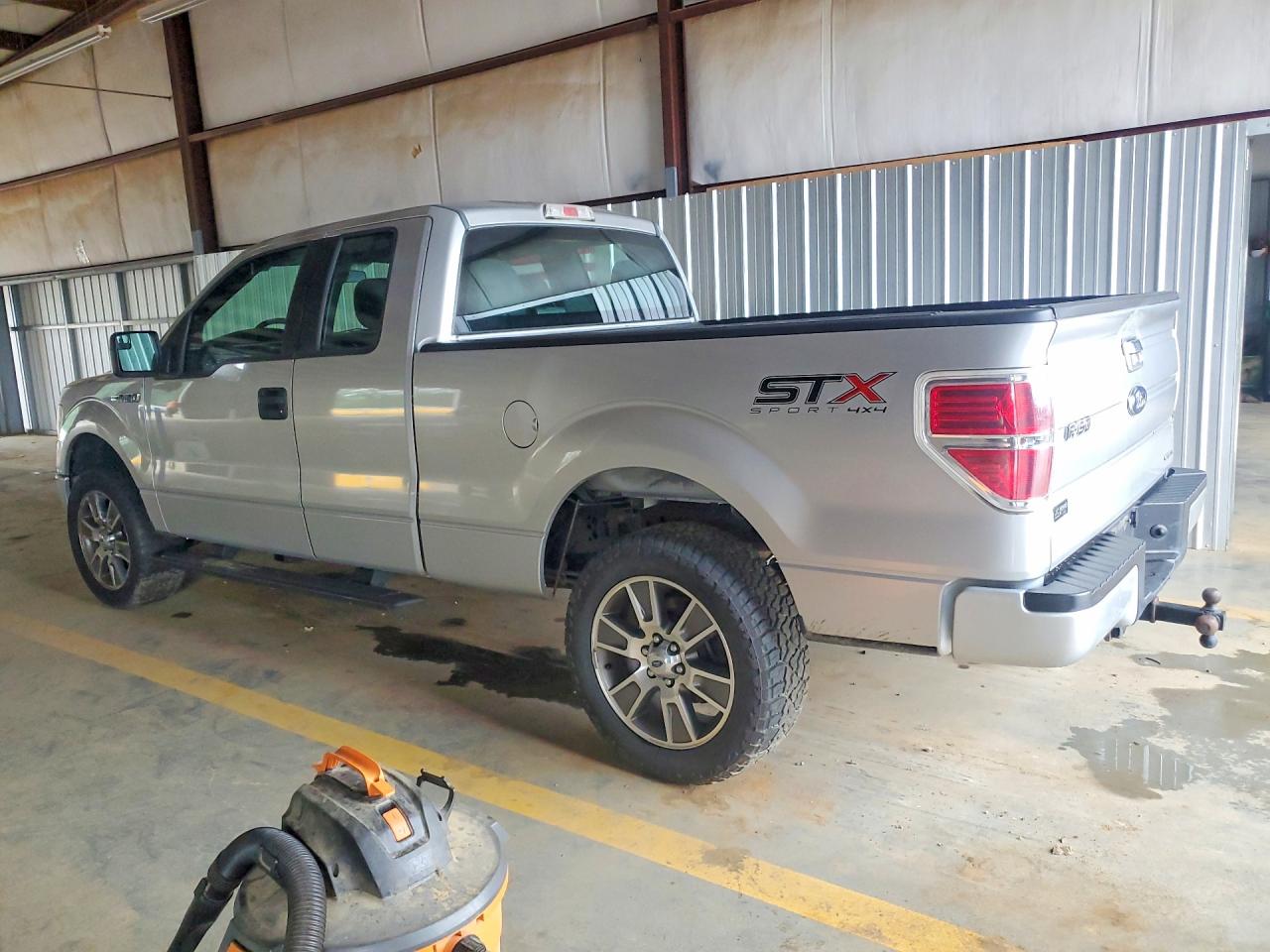 2014 Ford F150 Super Cab White vin: 1FTEX1EM0EFB68602