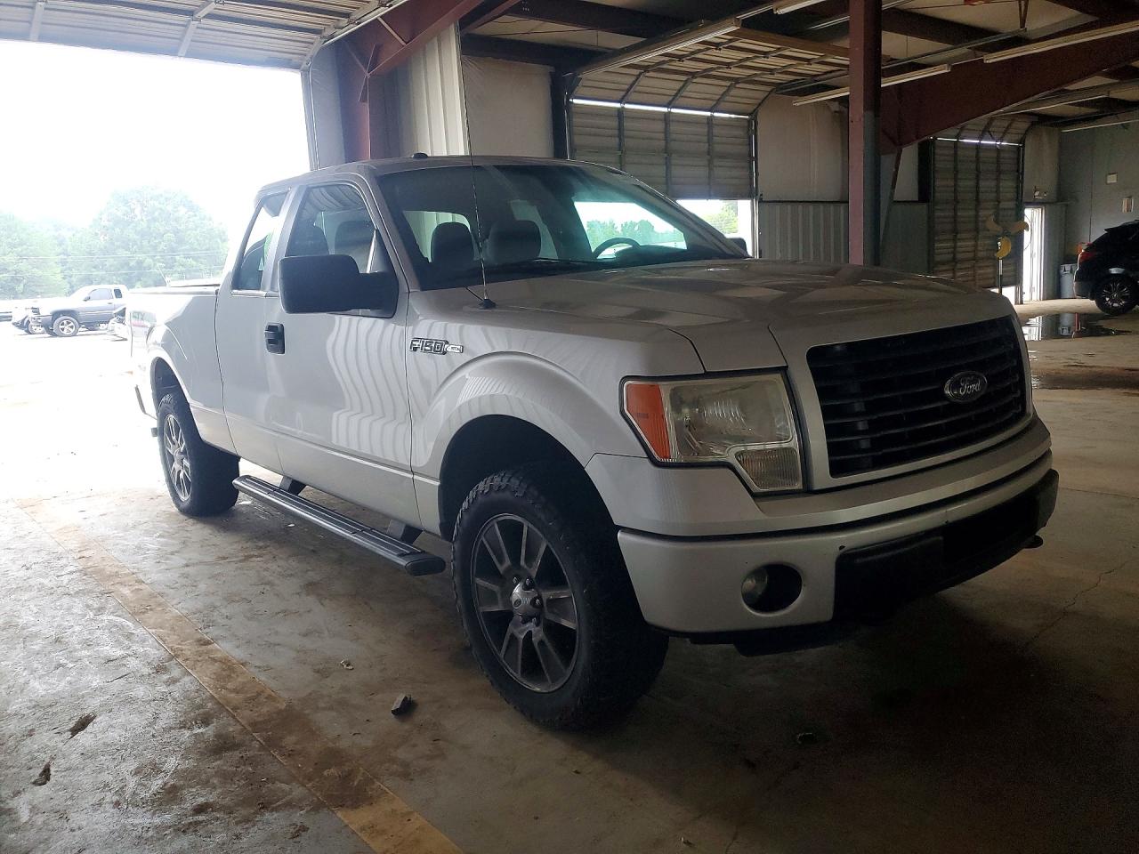 2014 Ford F150 Super Cab White vin: 1FTEX1EM0EFB68602