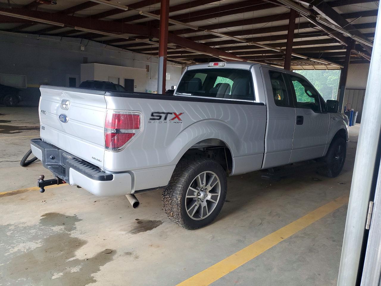 2014 Ford F150 Super Cab White vin: 1FTEX1EM0EFB68602