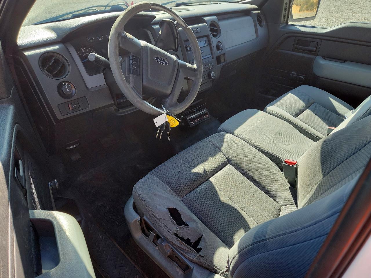2014 Ford F150 Super Cab White vin: 1FTEX1EM0EKG25044