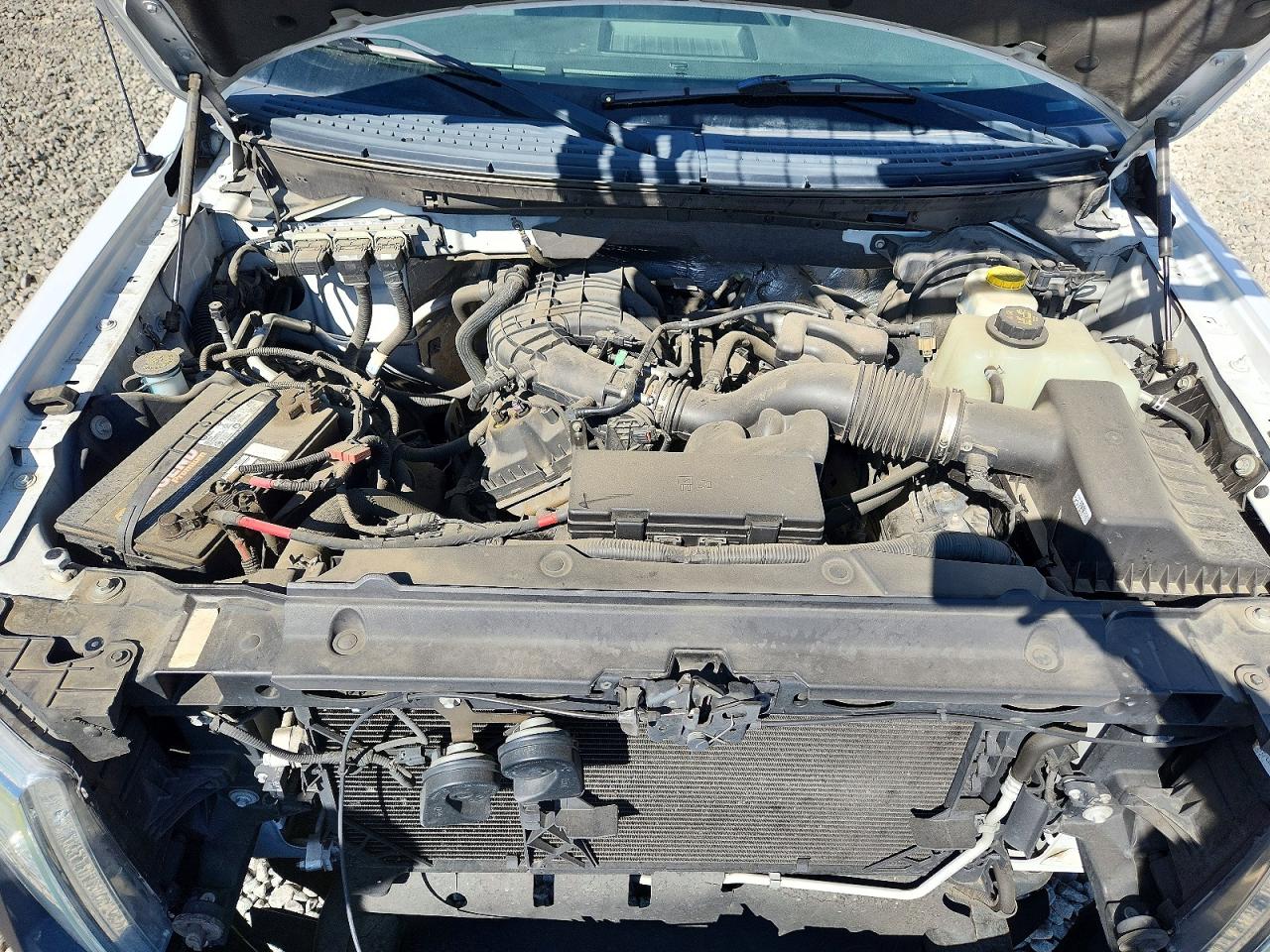 2014 Ford F150 Super Cab White vin: 1FTEX1EM0EKG25044