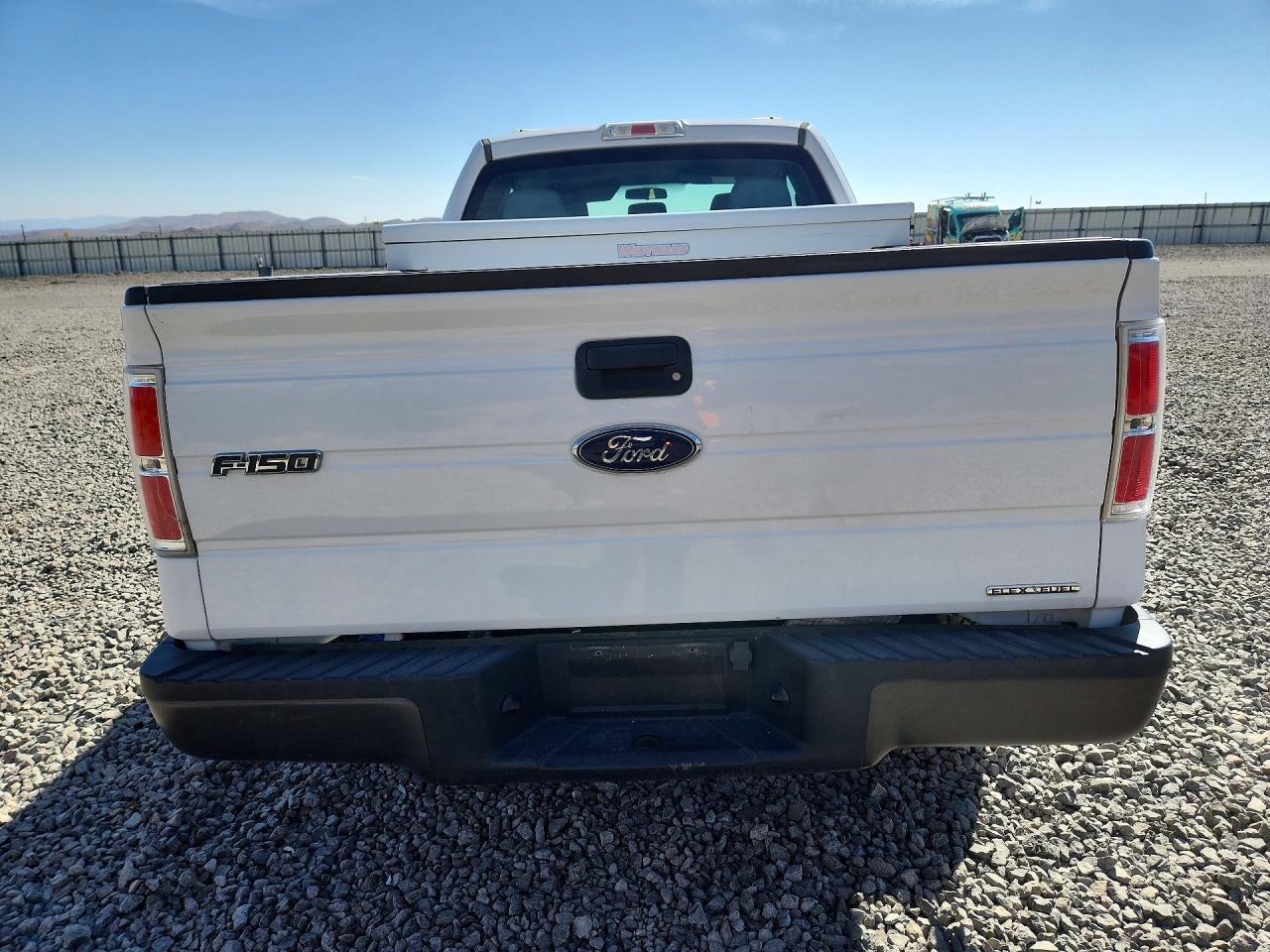 2014 Ford F150 Super Cab White vin: 1FTEX1EM0EKG25044