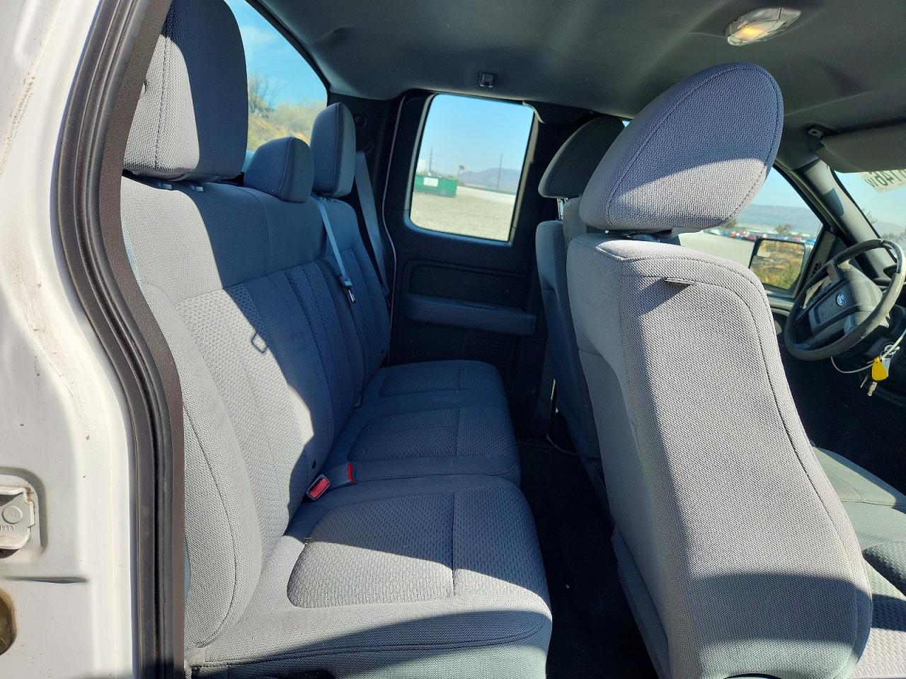 2014 Ford F150 Super Cab White vin: 1FTEX1EM0EKG25044