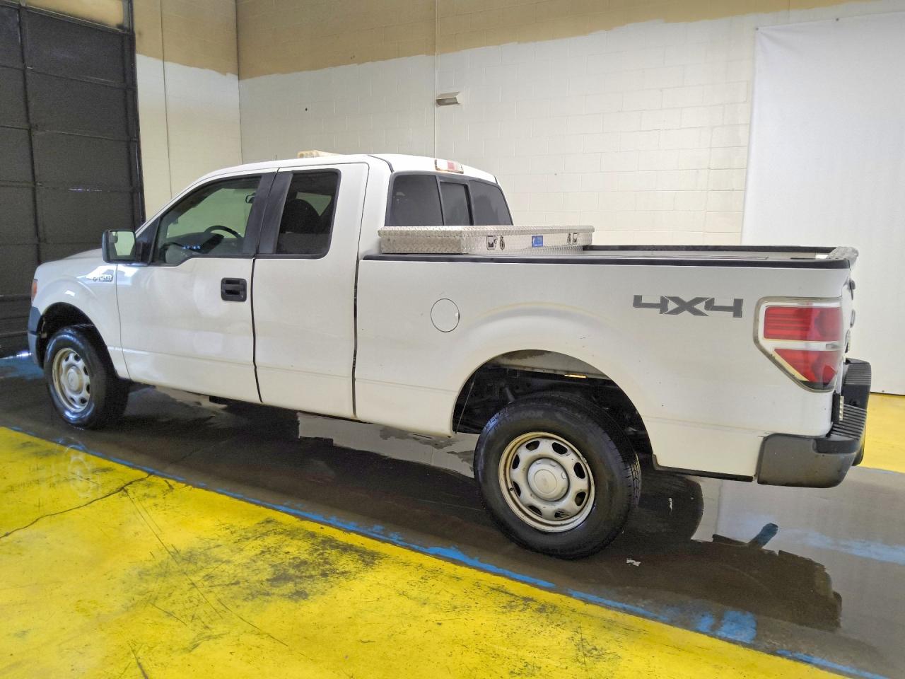 2013 Ford F150 Super Cab White vin: 1FTEX1EM1DFC21113