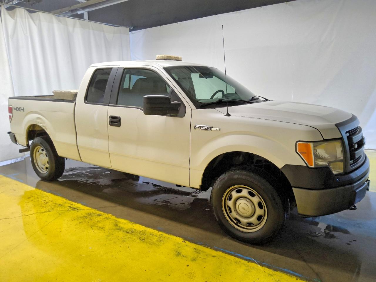 2013 Ford F150 Super Cab White vin: 1FTEX1EM1DFC21113