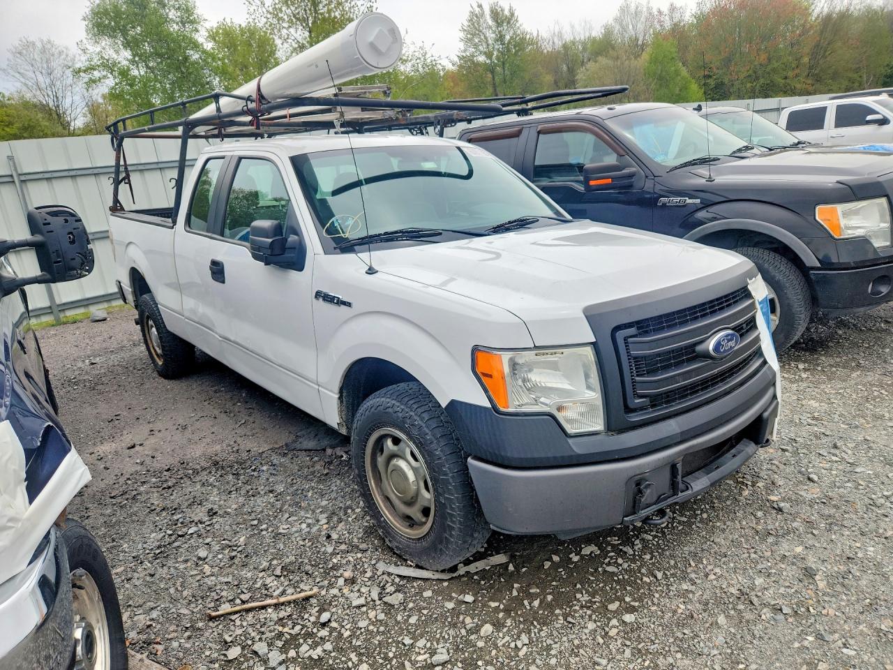 2014 Ford F150 Super Cab White vin: 1FTEX1EM1EFC01865