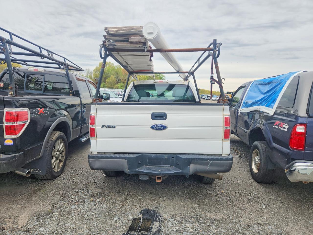 2014 Ford F150 Super Cab White vin: 1FTEX1EM1EFC01865