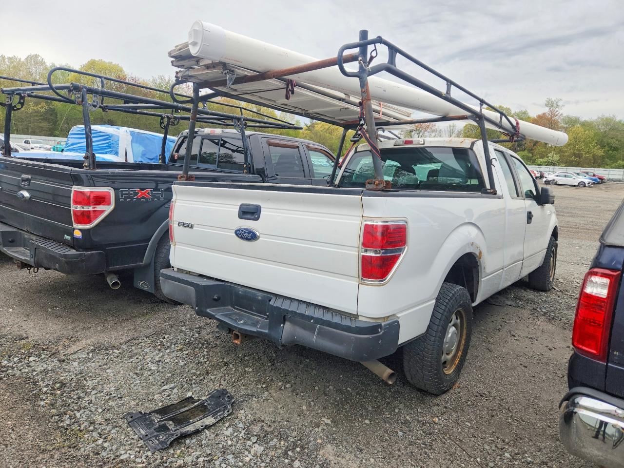 2014 Ford F150 Super Cab White vin: 1FTEX1EM1EFC01865