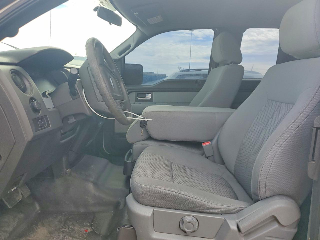 2014 Ford F150 Super Cab White vin: 1FTEX1EM1EKE41750