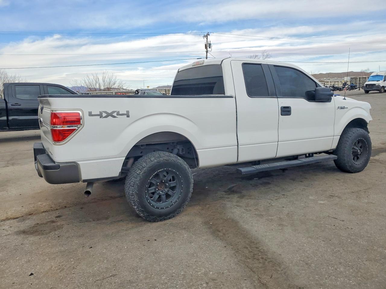 2014 Ford F150 Super Cab White vin: 1FTEX1EM1EKE41750