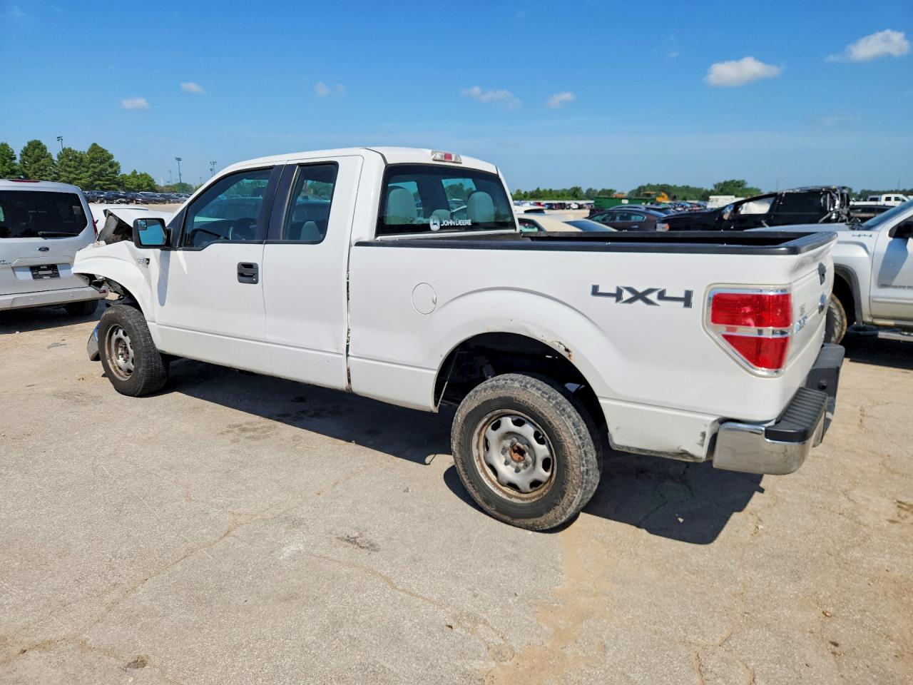 2014 Ford F150 Super Cab White vin: 1FTEX1EM1EKF06984