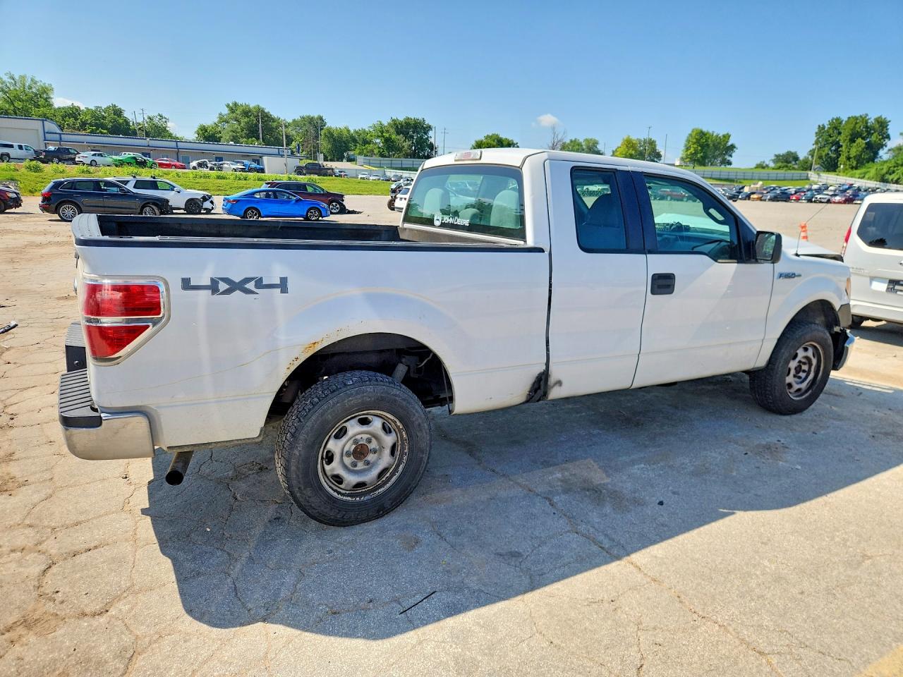2014 Ford F150 Super Cab White vin: 1FTEX1EM1EKF06984