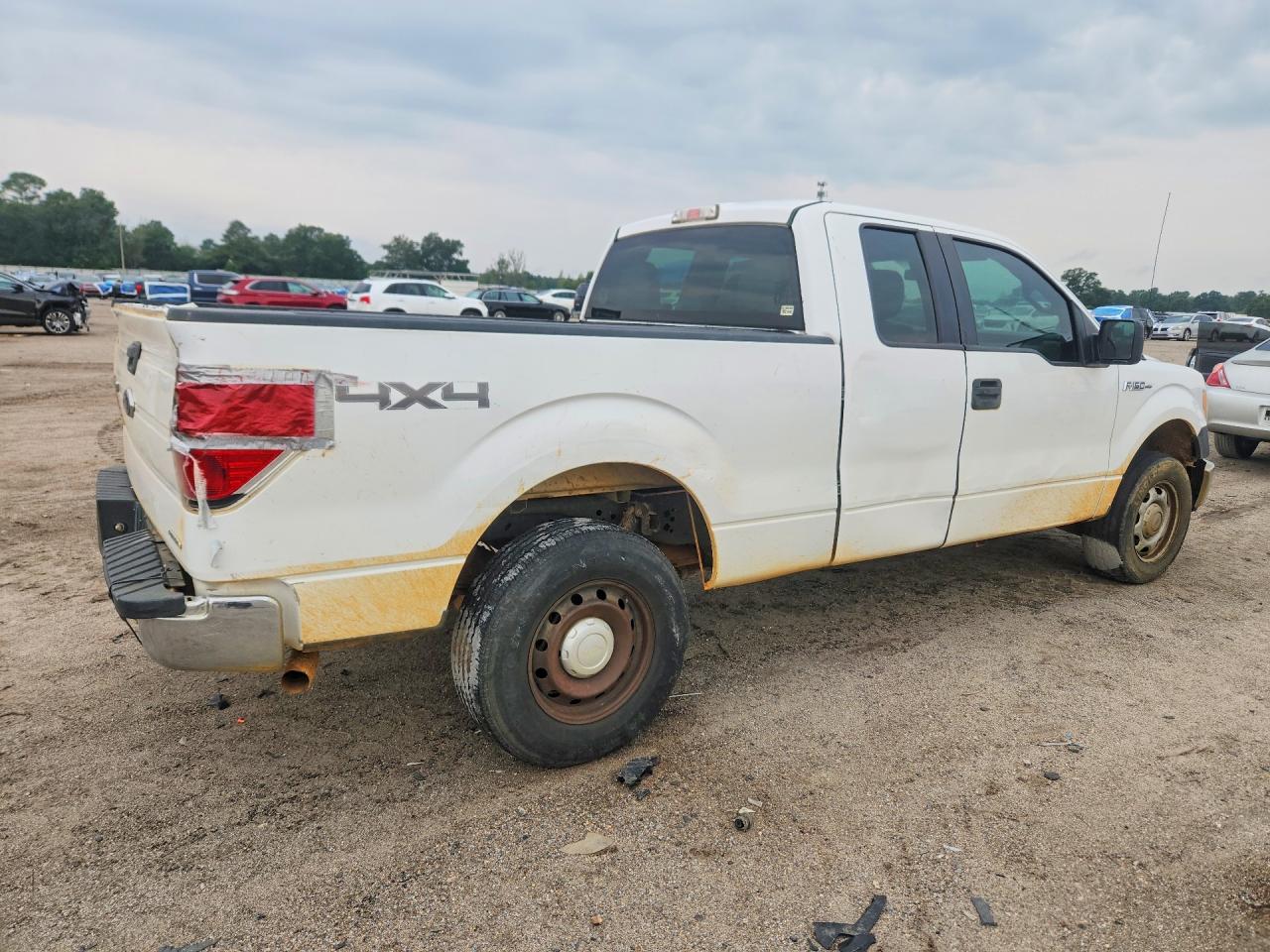 2013 Ford F150 Super Cab White vin: 1FTEX1EM2DKG41597