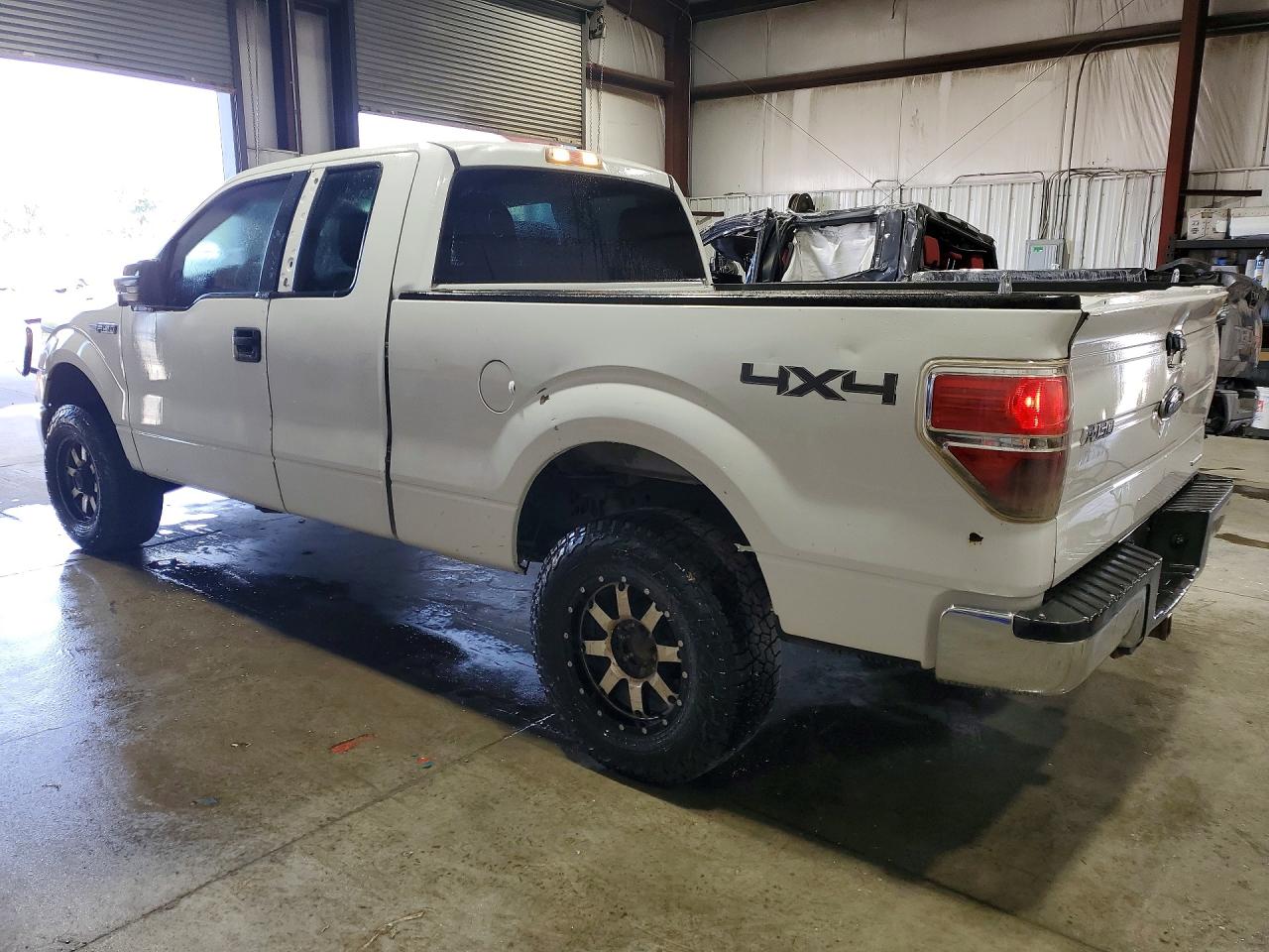 2014 Ford F150 Super Cab White vin: 1FTEX1EM4EKD18167
