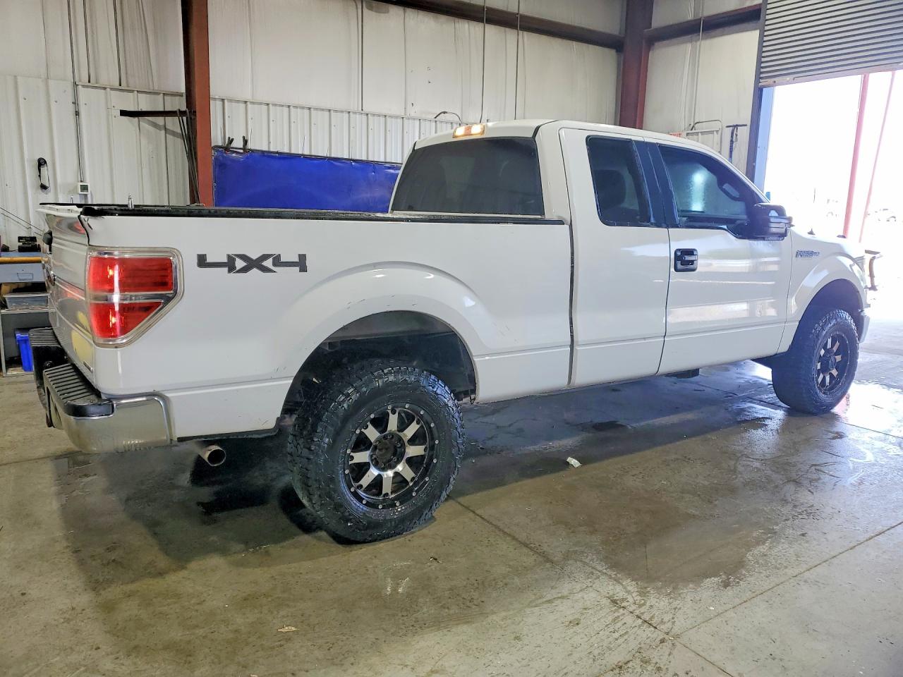 2014 Ford F150 Super Cab White vin: 1FTEX1EM4EKD18167