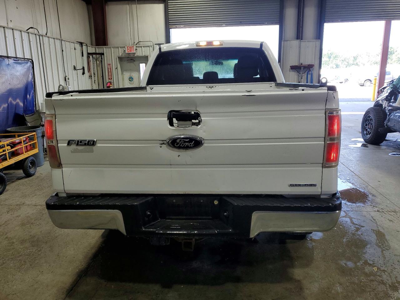2014 Ford F150 Super Cab White vin: 1FTEX1EM4EKD18167