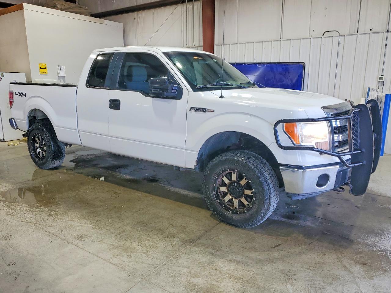 2014 Ford F150 Super Cab White vin: 1FTEX1EM4EKD18167