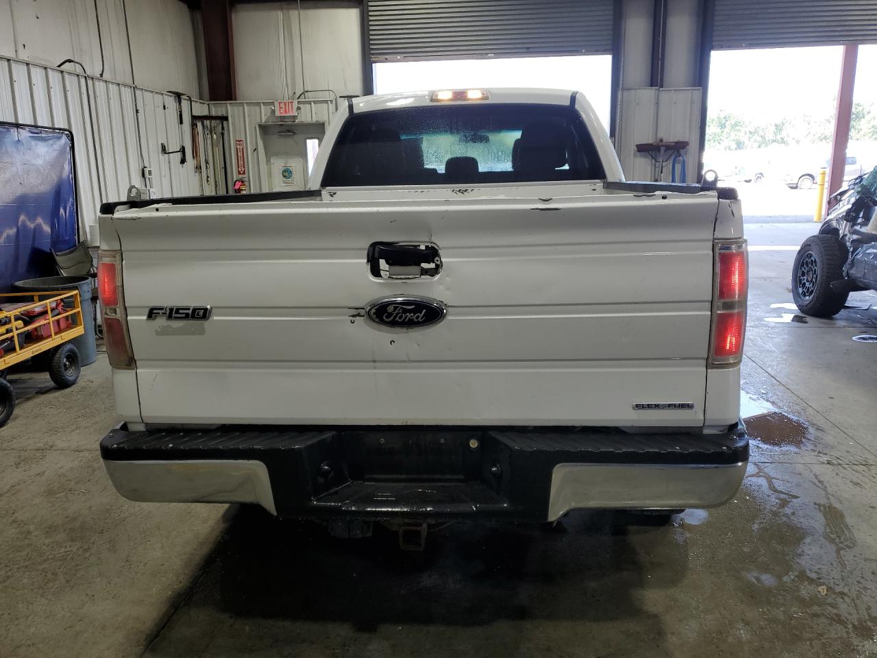 2014 Ford F150 Super Cab White vin: 1FTEX1EM4EKD18167 Damage: Tailgate, Dent(S) W/ Paint Dmg, 5 To 6 Inches