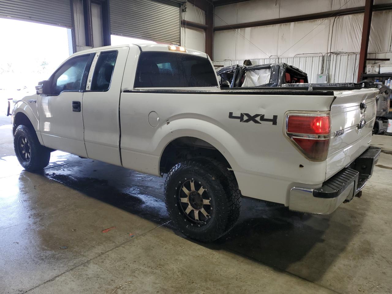 2014 Ford F150 Super Cab White vin: 1FTEX1EM4EKD18167 Damage: Left Bed Side, Dent(S) W/ Paint Dmg, 1 To 2 Inches