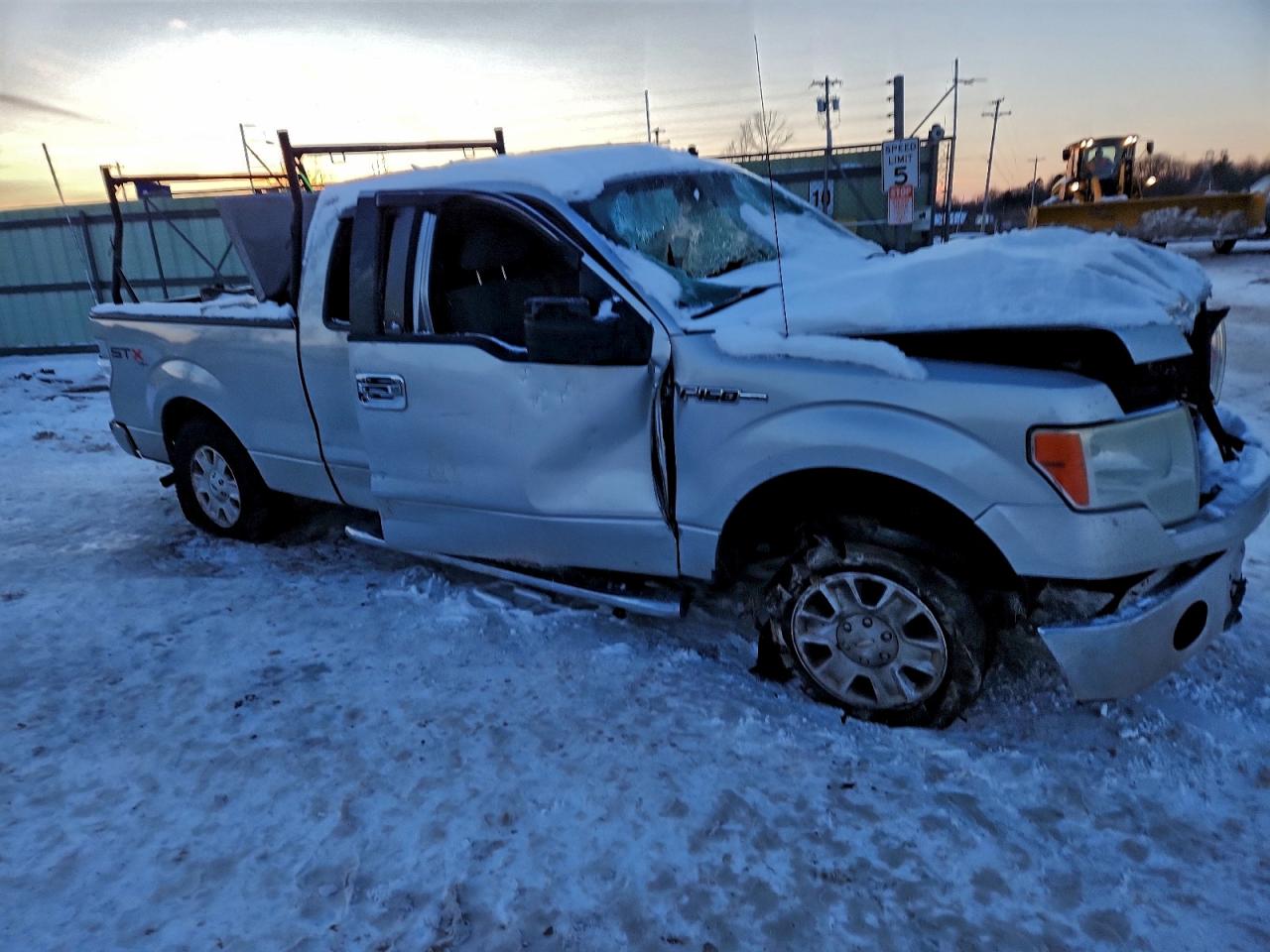 2011 Ford F150 Super Cab Silver vin: 1FTEX1EM5BFB79963
