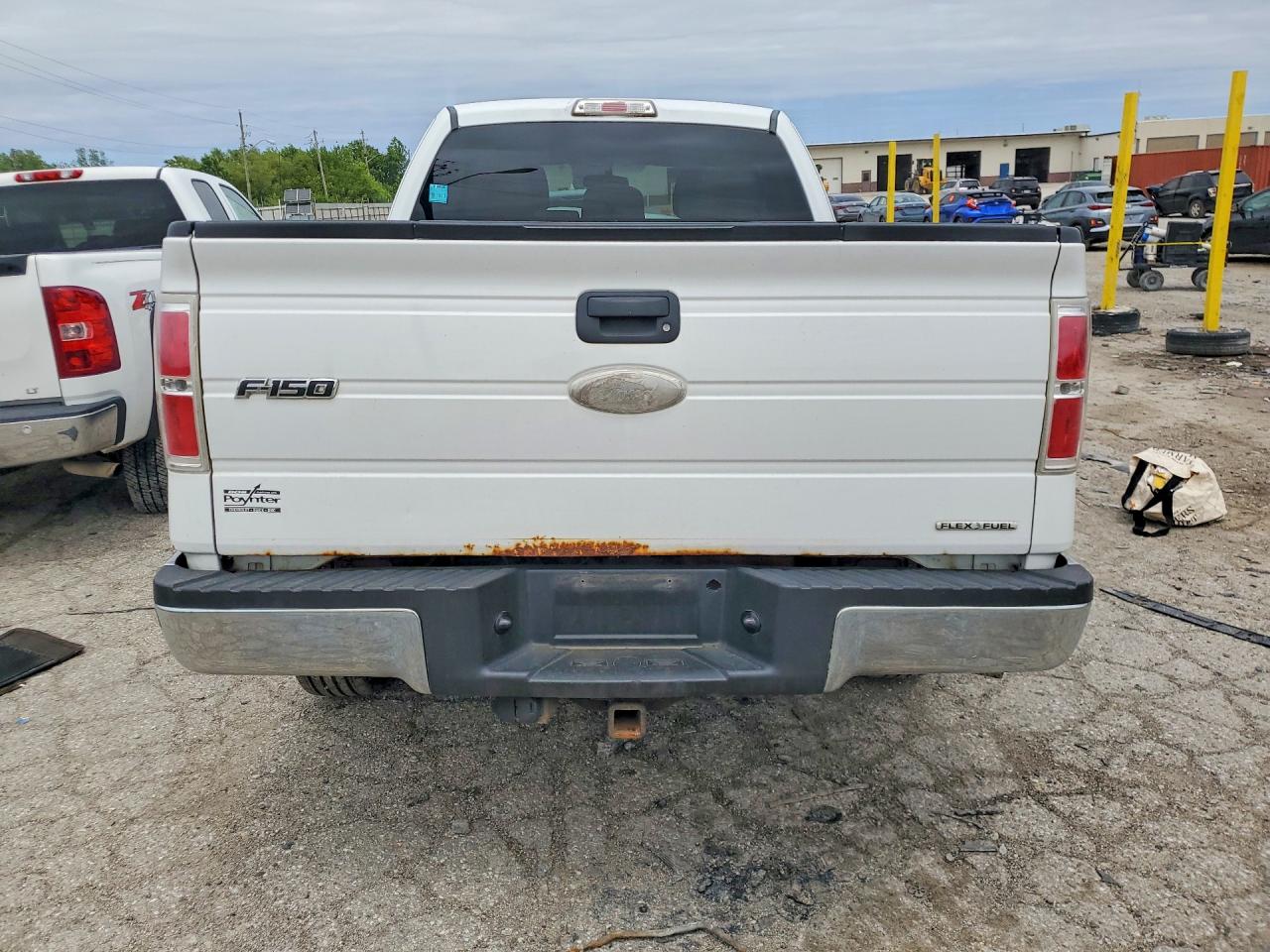 2011 Ford F150 Super Cab White vin: 1FTEX1EM6BFD37601
