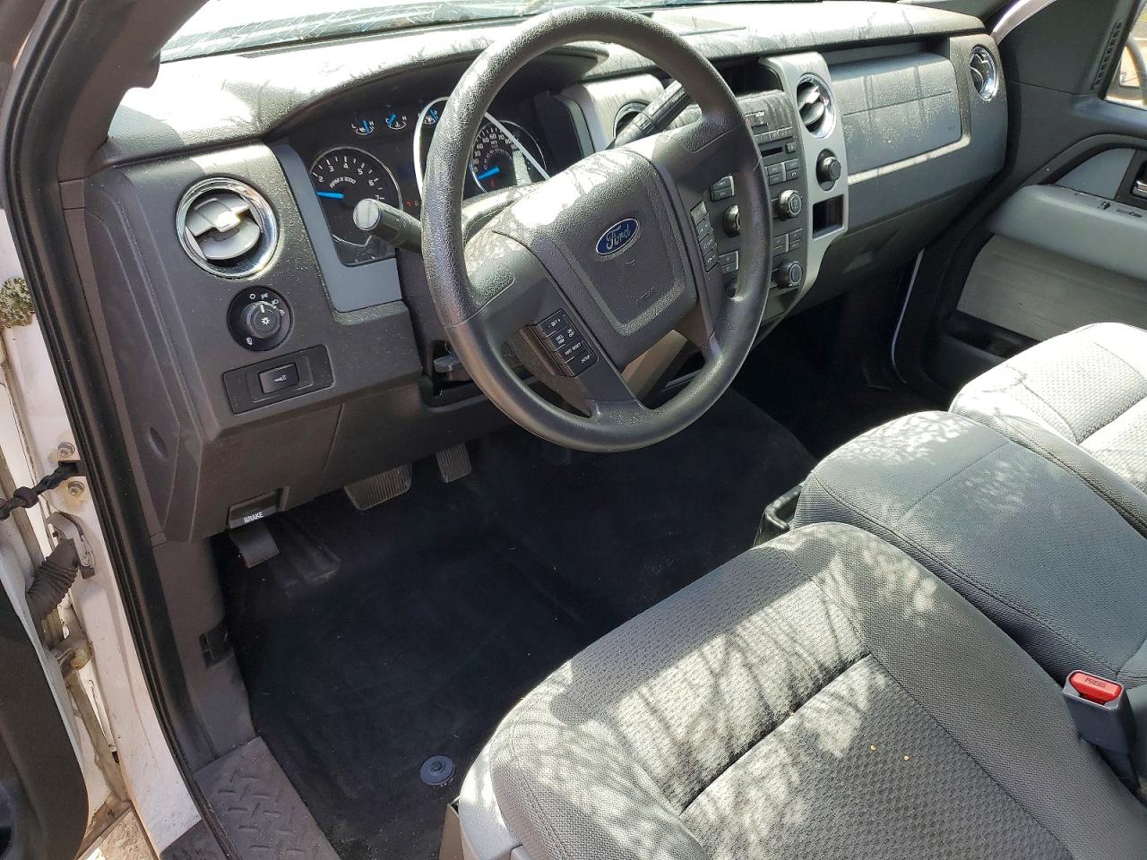 2014 Ford F150 Super Cab White vin: 1FTEX1EM6EFB11417