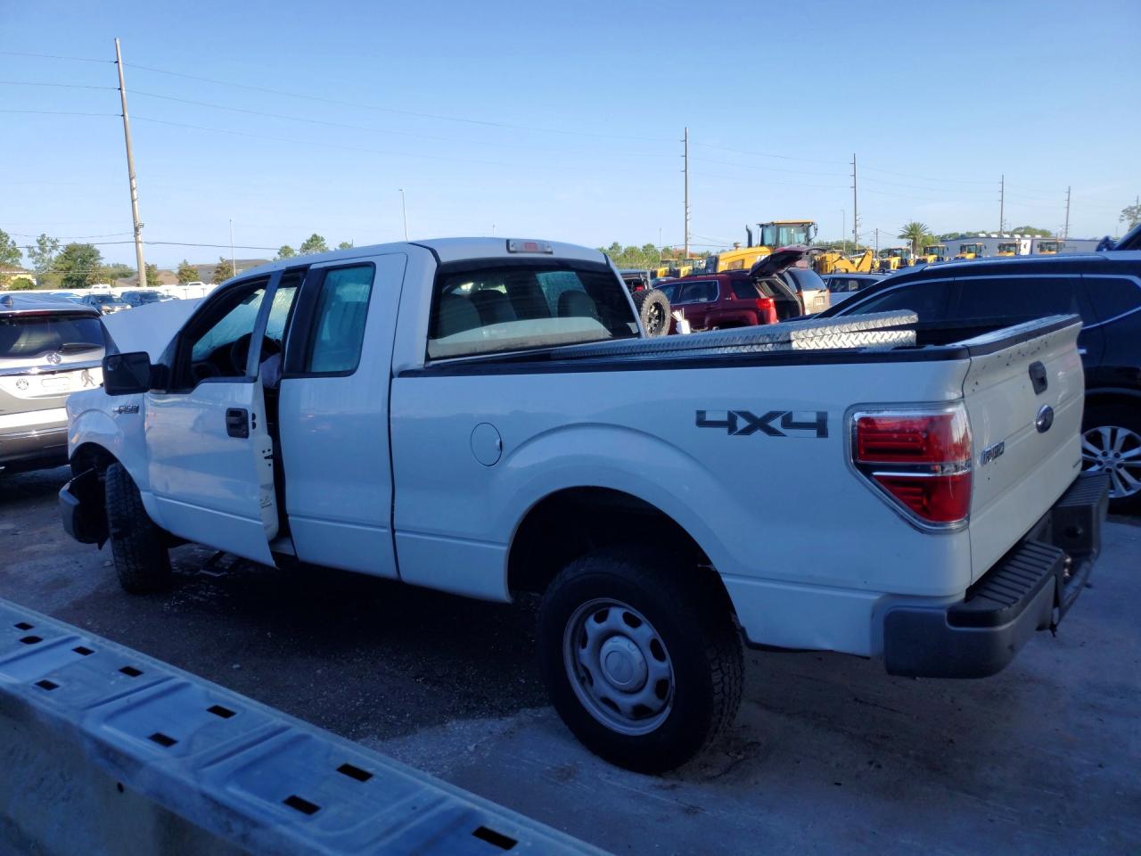 2013 Ford F150 Super Cab White vin: 1FTEX1EMXDFB69285